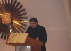 Ks. dr Jacek Kapuściński podczas wykładu na sympozjum katechetycznym w kościele seminaryjnym. Fot. kl. Kamil Jurczyk